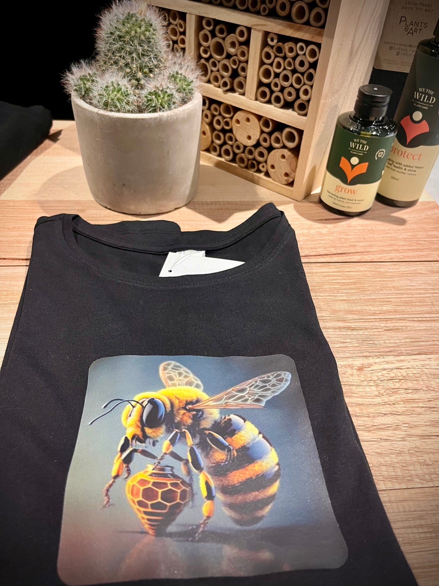 Honey Pot Bee - Men's and Ladies Crewneck T-shirt π