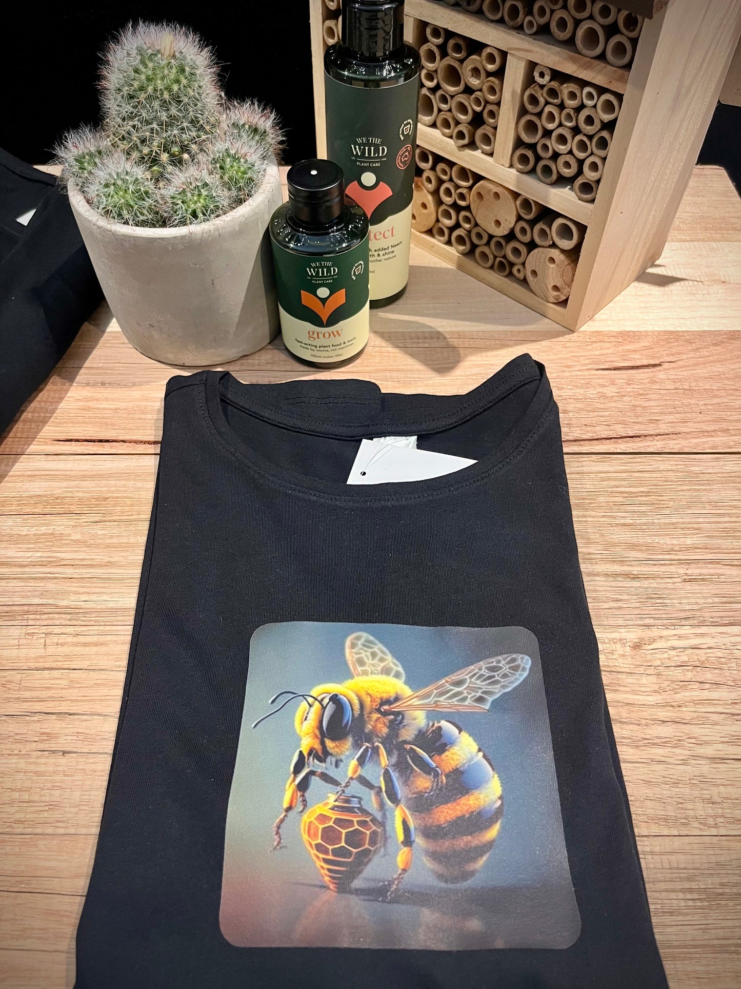 Honey Pot Bee - Men's and Ladies Crewneck T-shirt π