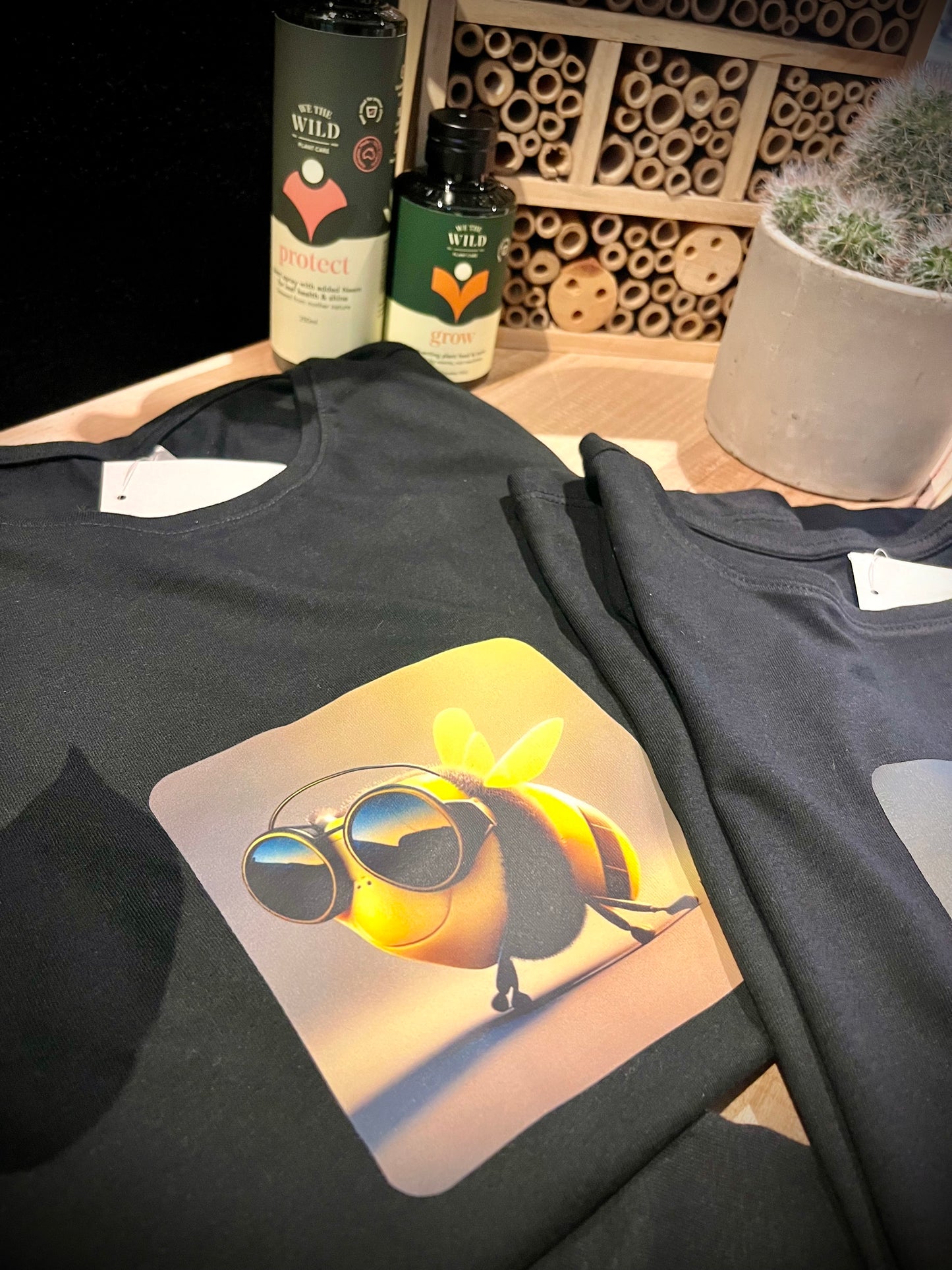 Bee in Glasses - Men's and Ladies Crewneck T-shirt 🐝